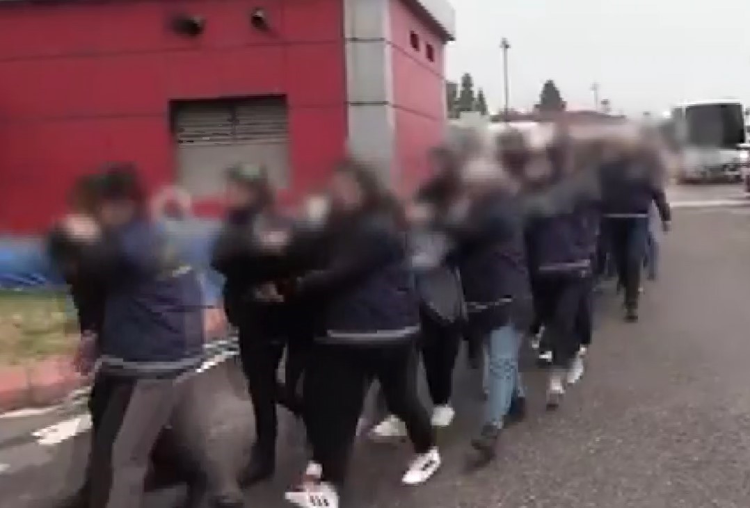 Gaziantep’te fuhuş operasyonunda 14 şahıs tutuklandı, duvardaki yazılar şoke etti