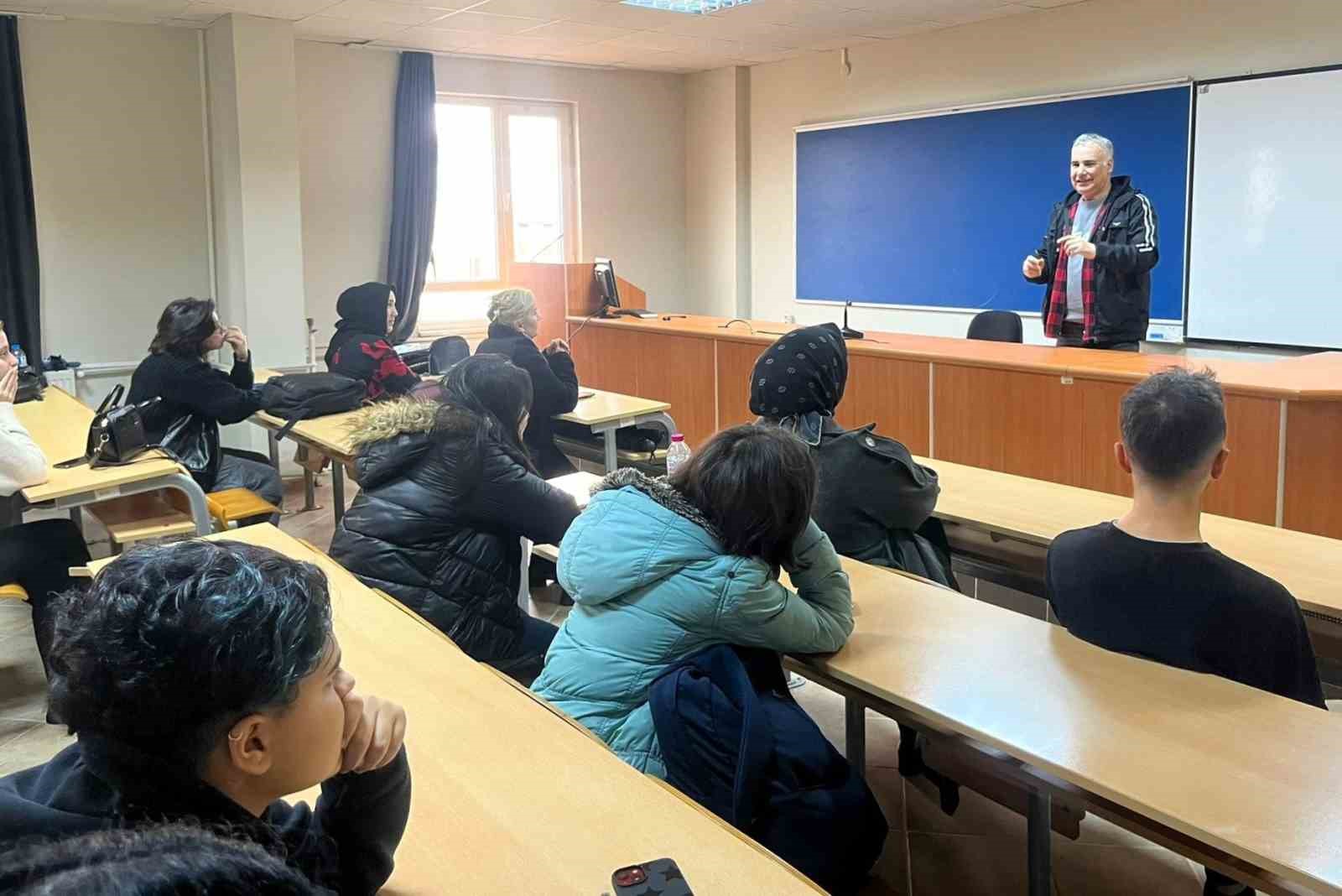 Görme engelli birey deneyimlerini mizahla anlattı