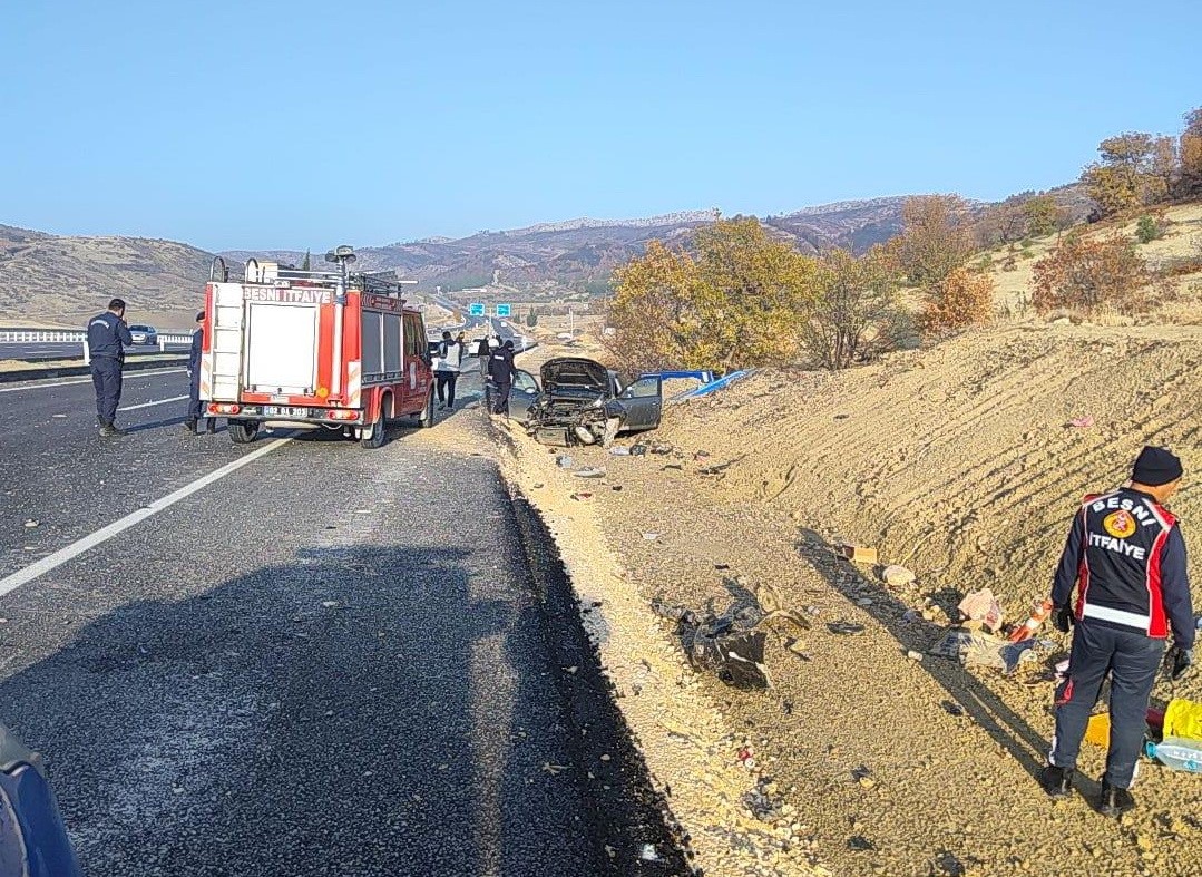 Adıyaman’da otomobil şarampole yuvarlandı