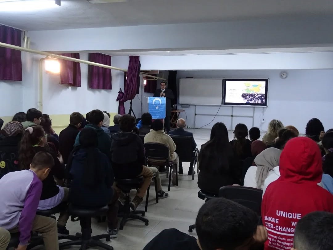 Havran İmam Hatip Ortaokulu&rsquo;nda 10 Aralık D&uuml;nya İnsan Hakları G&uuml;n&uuml; programı d&uuml;zenlendi
