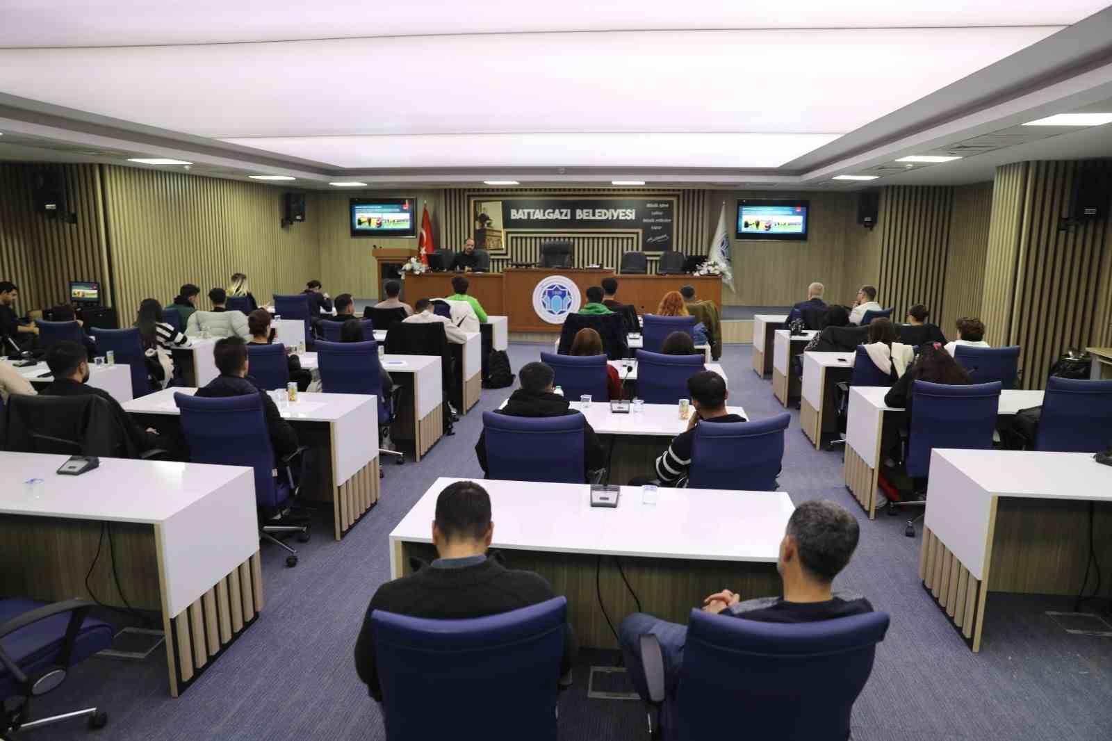 Battalgazi&rsquo;de gen&ccedil;lik &ccedil;alışmaları &ouml;ğrencilerle istişare edildi
