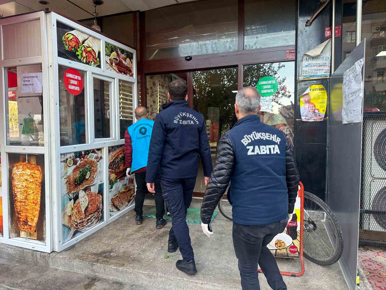 Diyarbakır&rsquo;da son kullanma tarihi ge&ccedil;miş 426 kilo &uuml;r&uuml;n imha edildi
