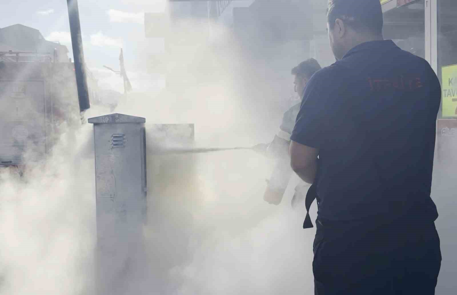 Elektrik panosundaki yangın paniğe neden oldu