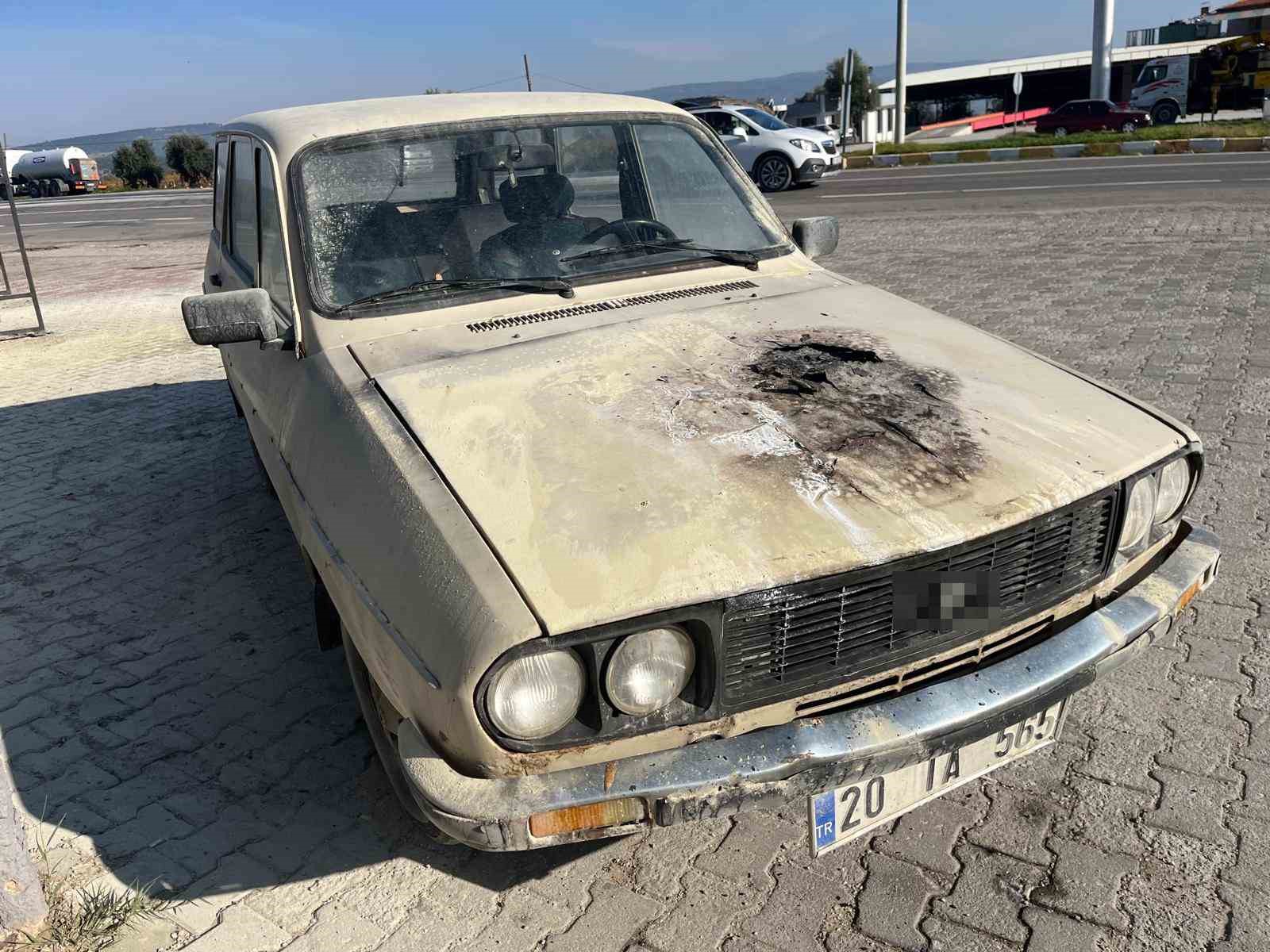 Seyir halindeki otomobil alev aldı