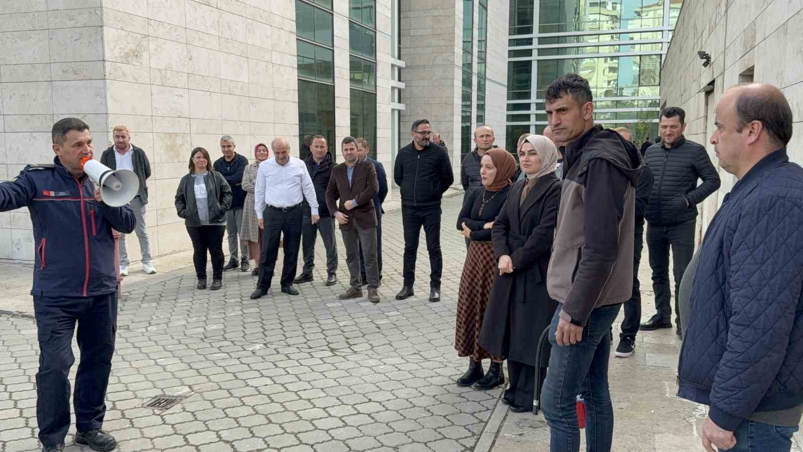 Samsun Adliyesi&rsquo;nde yangın s&ouml;nd&uuml;rme tatbikatı
