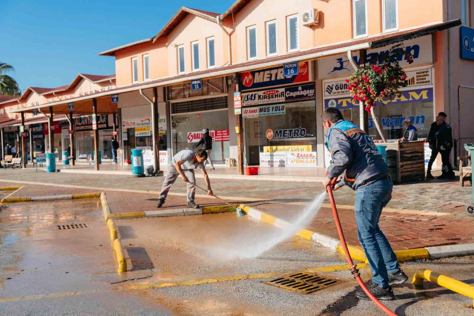Alanya&rsquo;da yağışın izleri silinmeye &ccedil;alışılıyor
