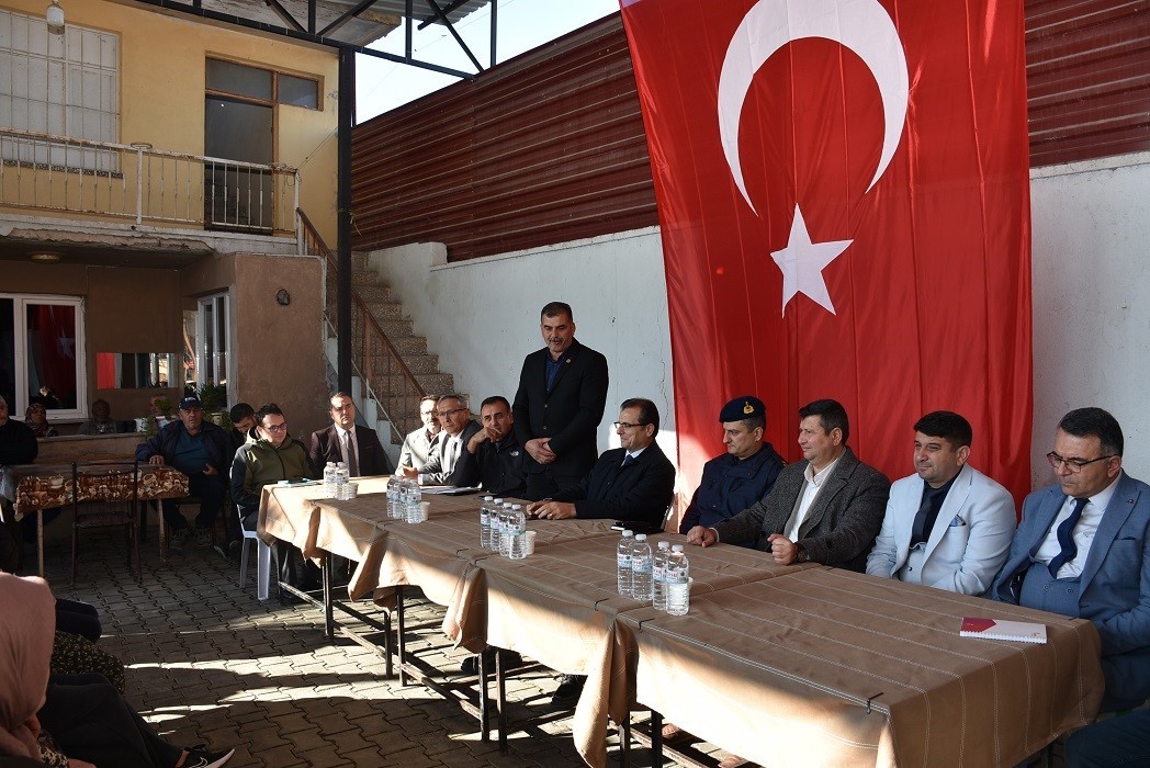 Salihli Kaymakamı Güldoğan, üç mahallede sorunları yerinde dinledi