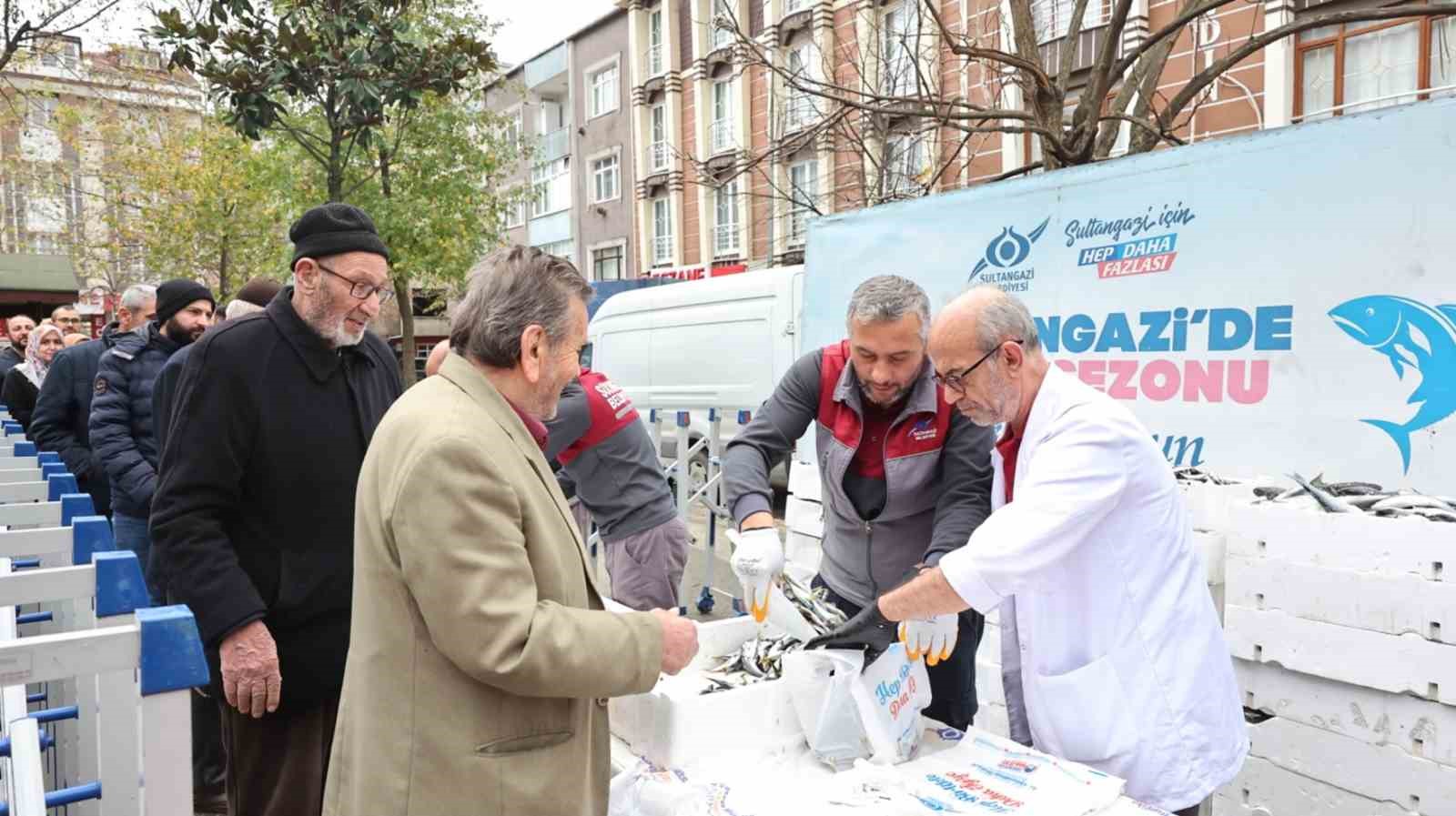 Sultangazi Belediyesi’nden ücretsiz balık dağıtımı
