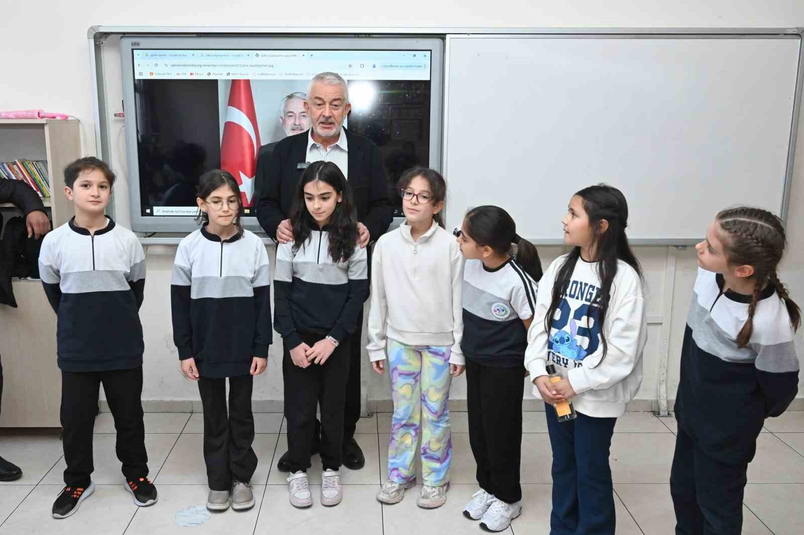 Minik başkanın sınıftaki seçim sözü yerine getirildi