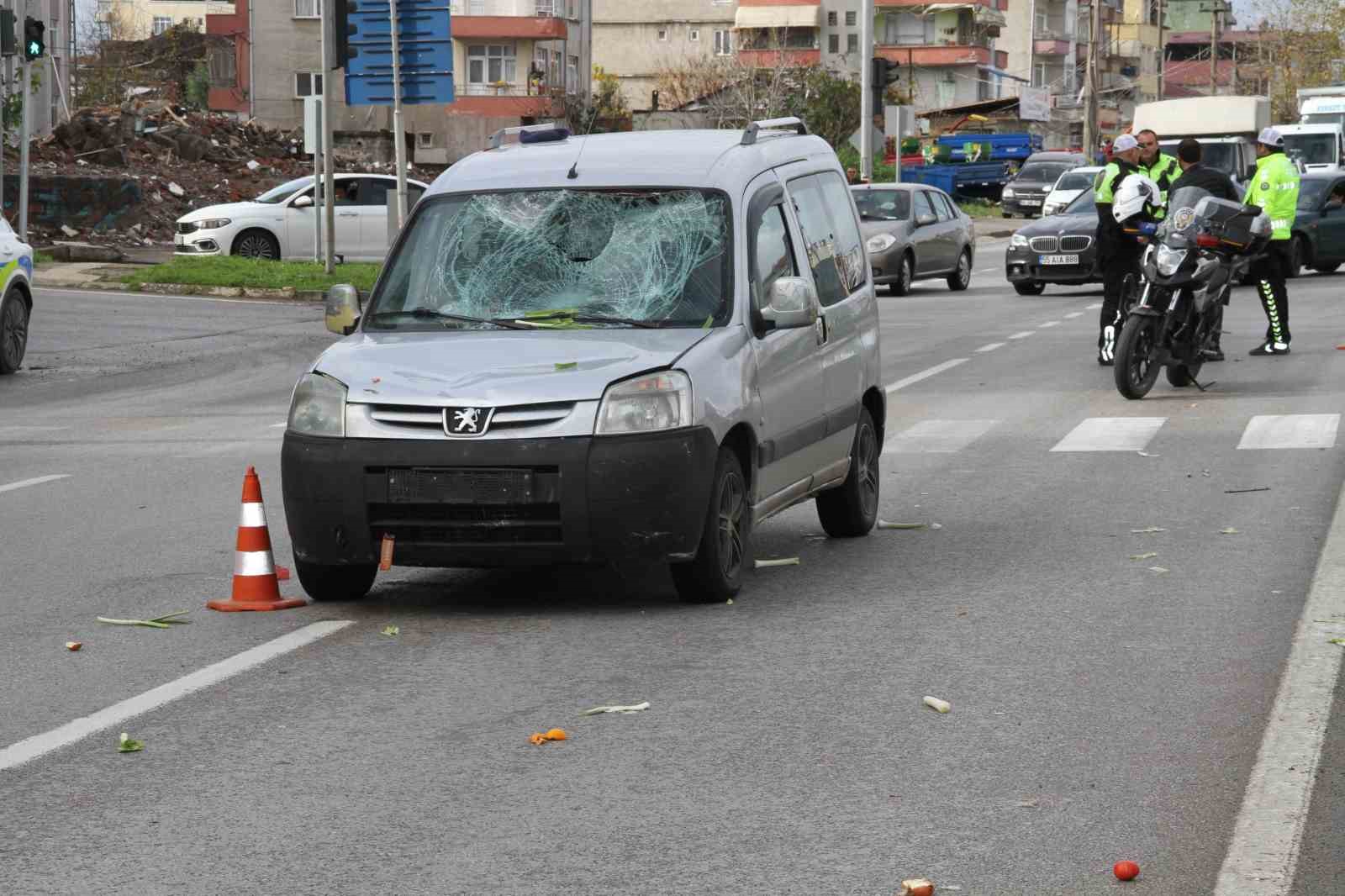 Hafif ticari aracın çarptığı bisikletli ağır yaralandı