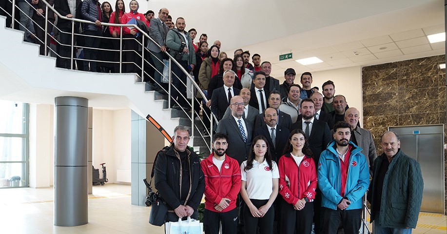 ETÜ, üniversiteler ligindeki şampiyonluğunu basın buluşmasıyla kutladı