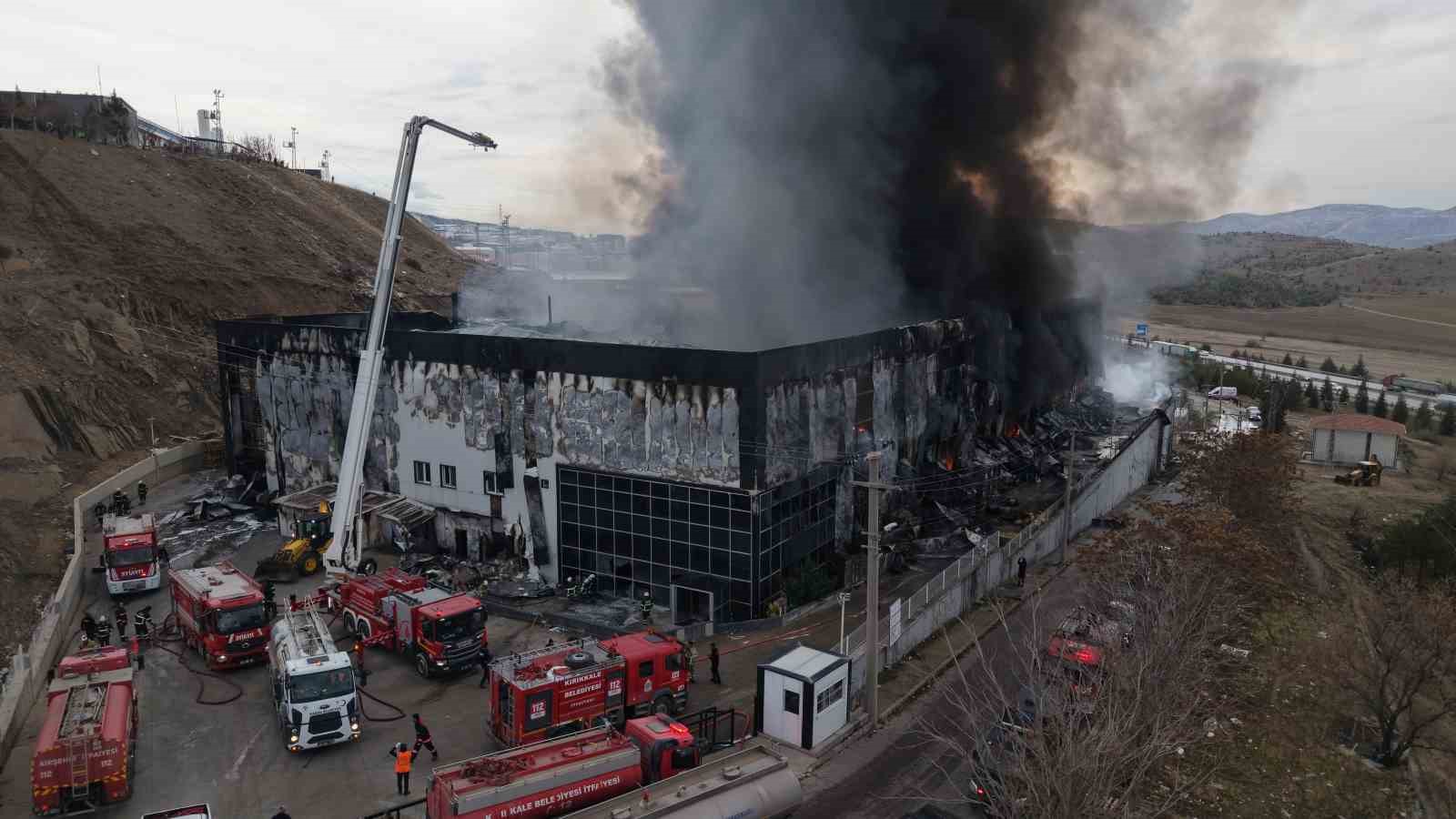 Kırıkkale’de kimya fabrikasındaki yangın kısmen kontrol altına alındı