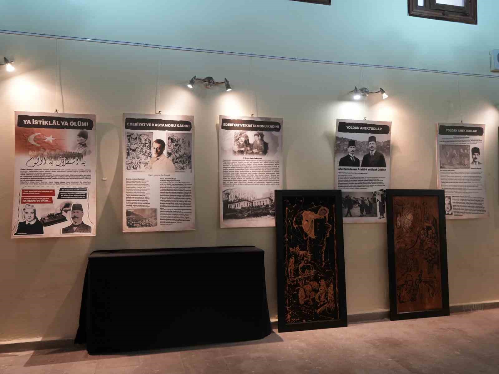 Asırlar önce kadınların giydiği kıyafetler defilede sergilendi