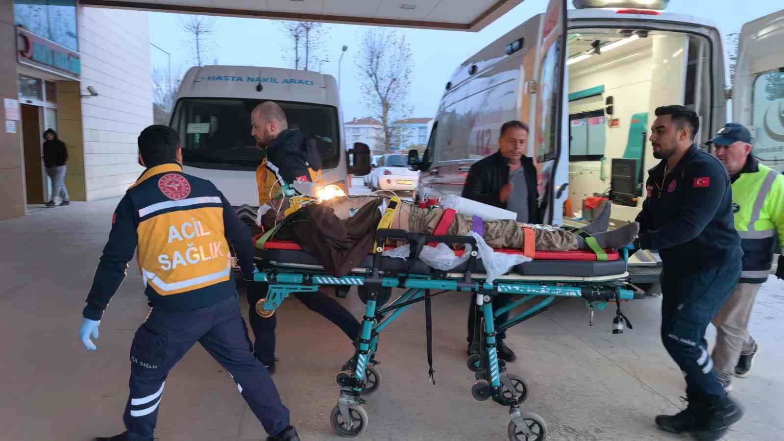 Kontrolden &ccedil;ıkan minib&uuml;s şarampole yuvarlandı: 1 yaralı
