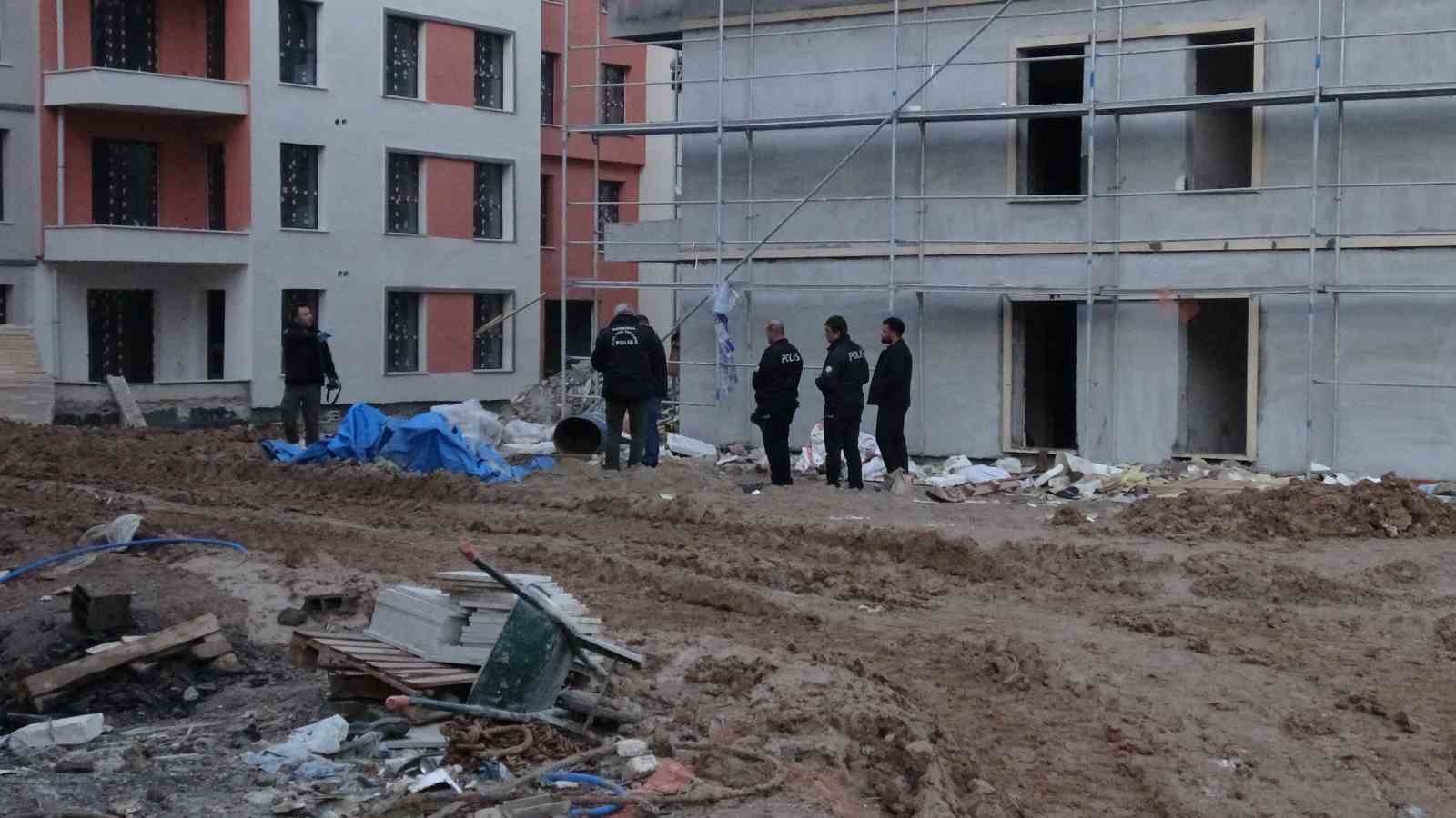 Malatya&rsquo;da inşaatın &ccedil;atısından d&uuml;şen iş&ccedil;i ağır yaralandı
