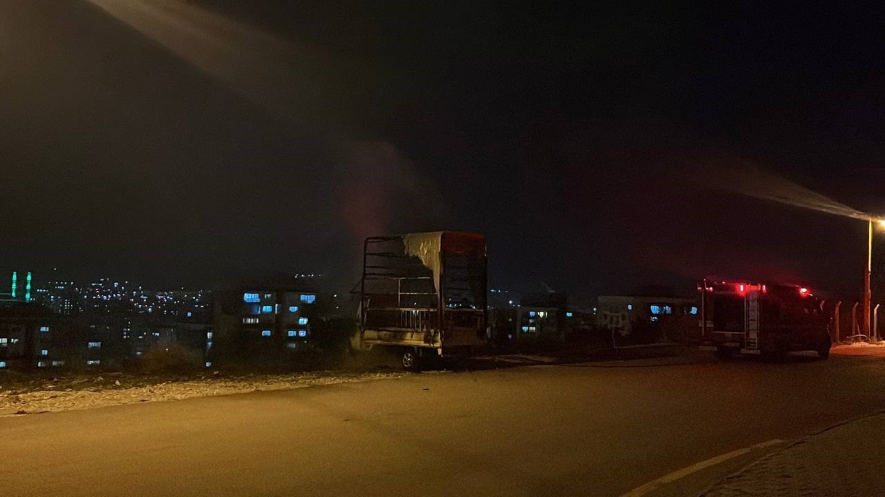 Niğde’de park halindeki kamyonette yangın çıktı