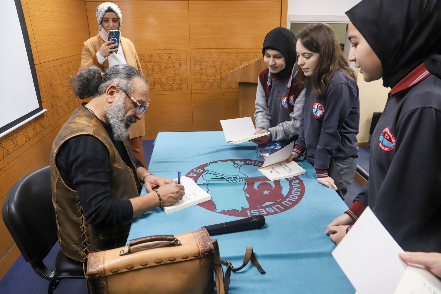 Yazar Yağmur’dan gençlere hayata dair önemli mesajlar