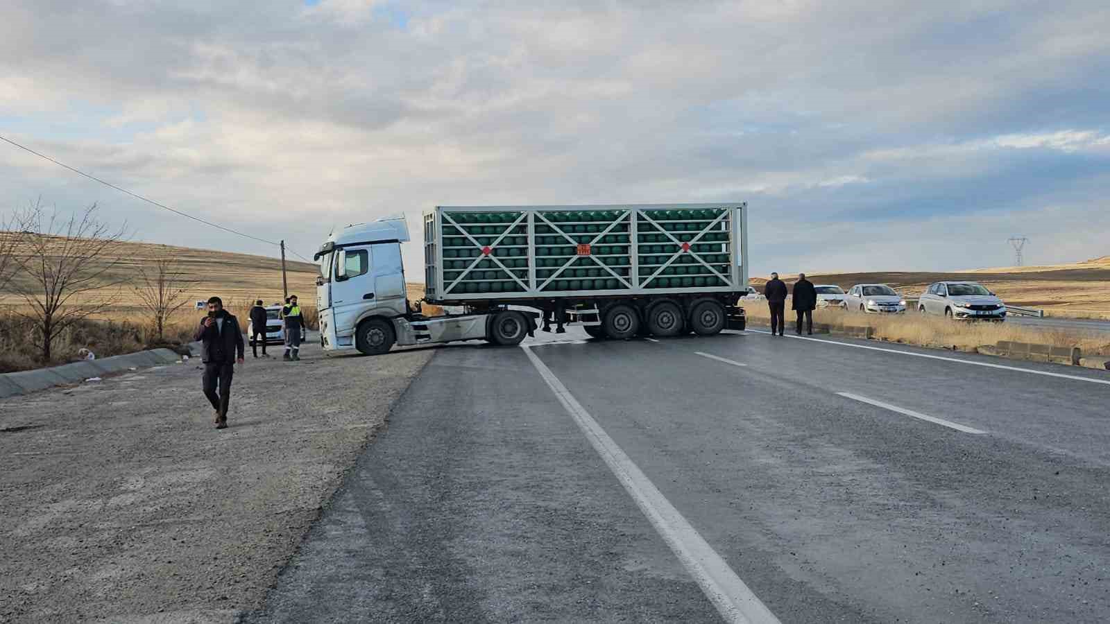 Van’da 6 araç birbirine girdi: 3 kişi yaralandı