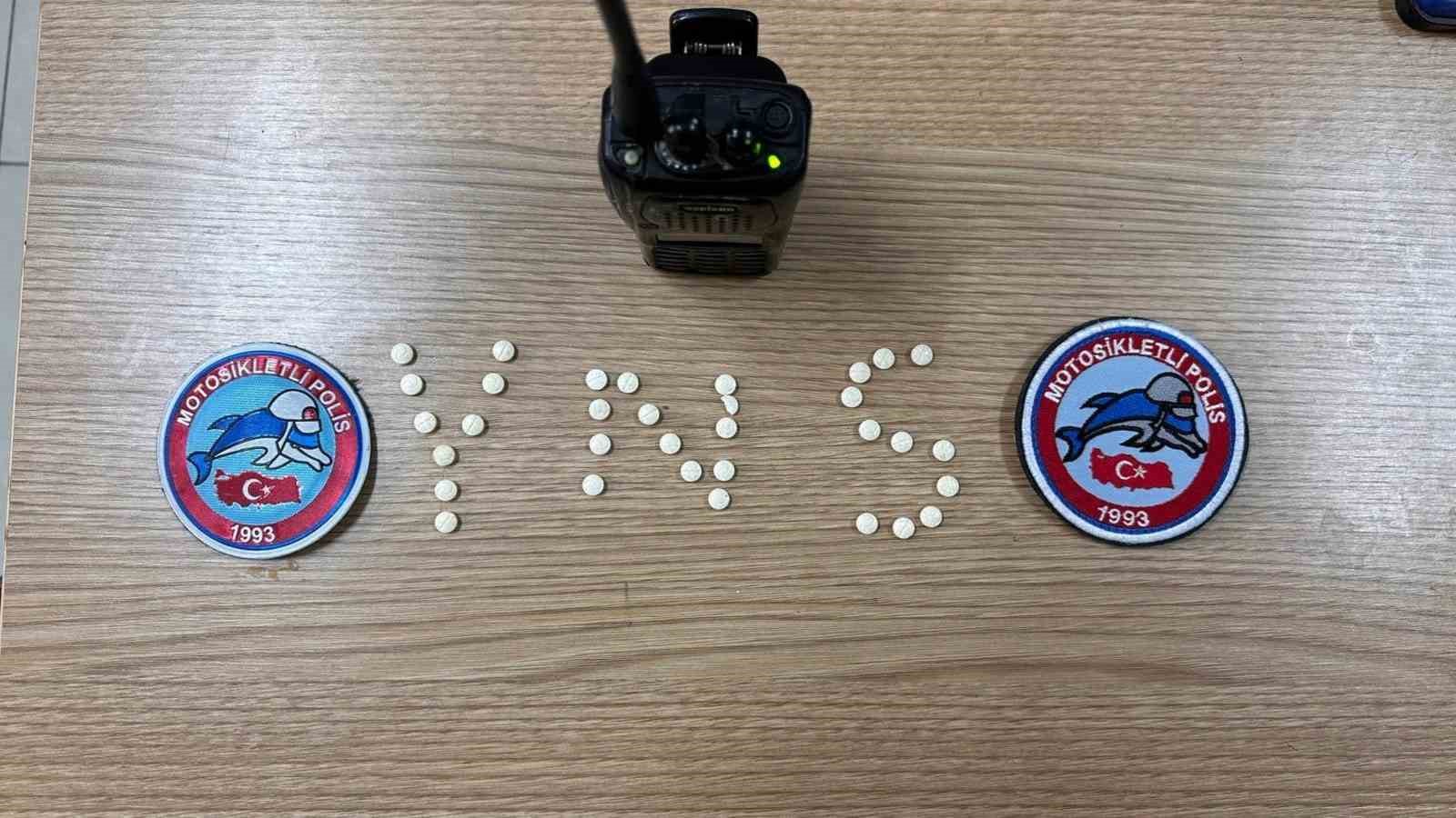 Samandağ’da uyuşturucu hapla yakalanan ehliyetsiz sürücüye 37 bin TL ceza