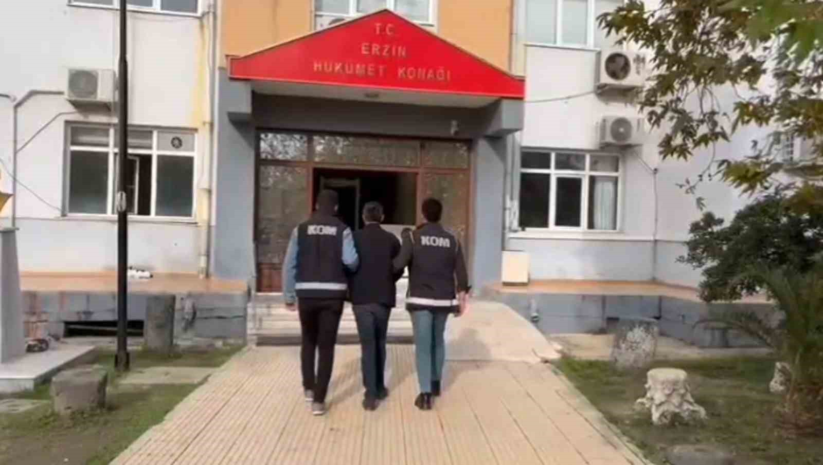 Bagajdan silah deposu gibi 90 adet ruhsatsız tabancı çıktı
