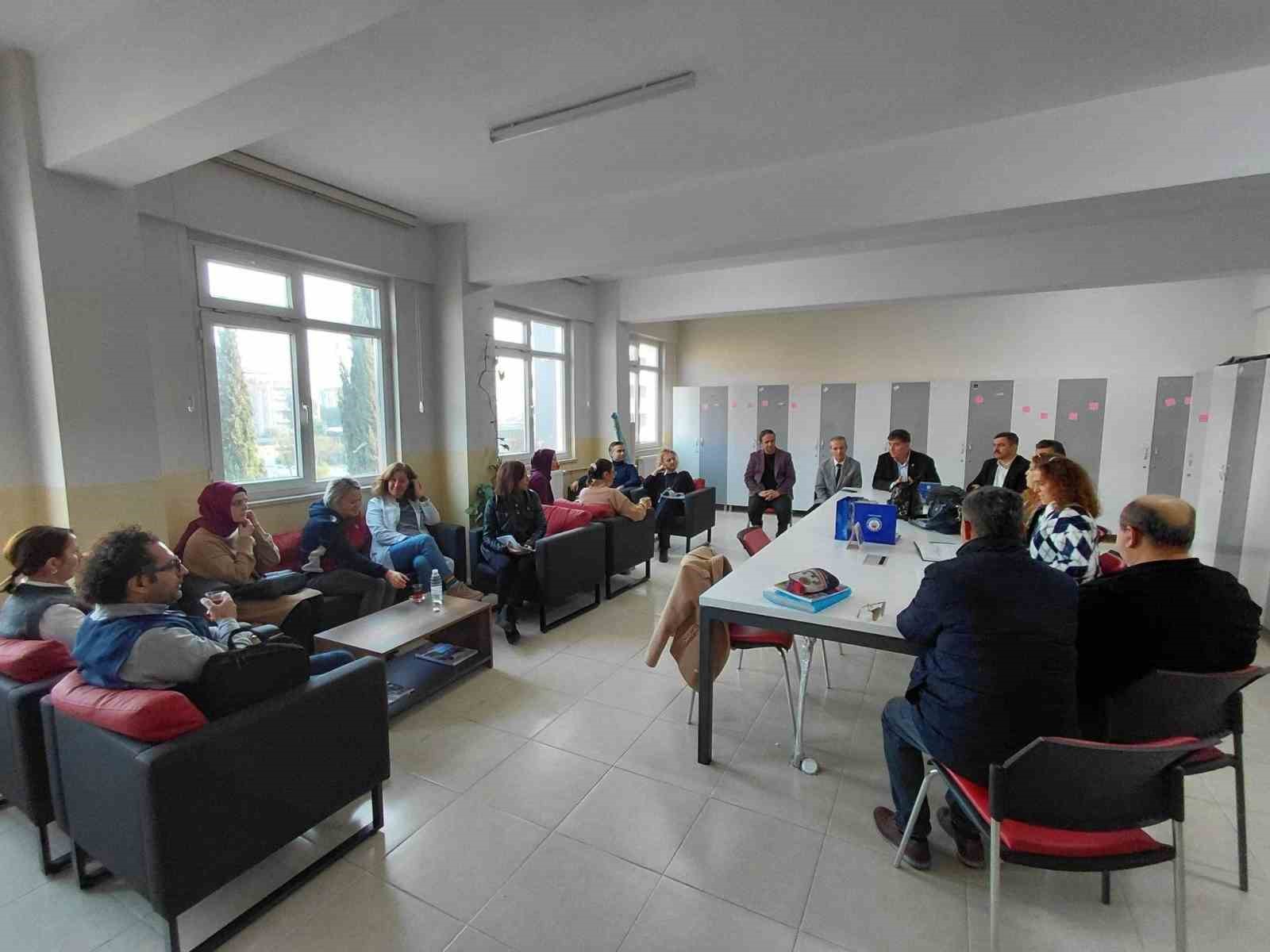 Eğitim Bir Sen yönetiminden okullara ziyaret