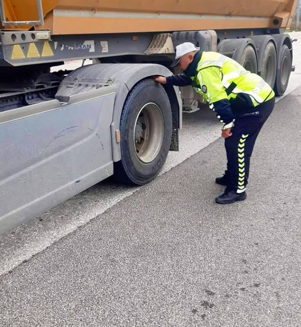 Bilecik’te kış lastiği denetimleri sürüyor