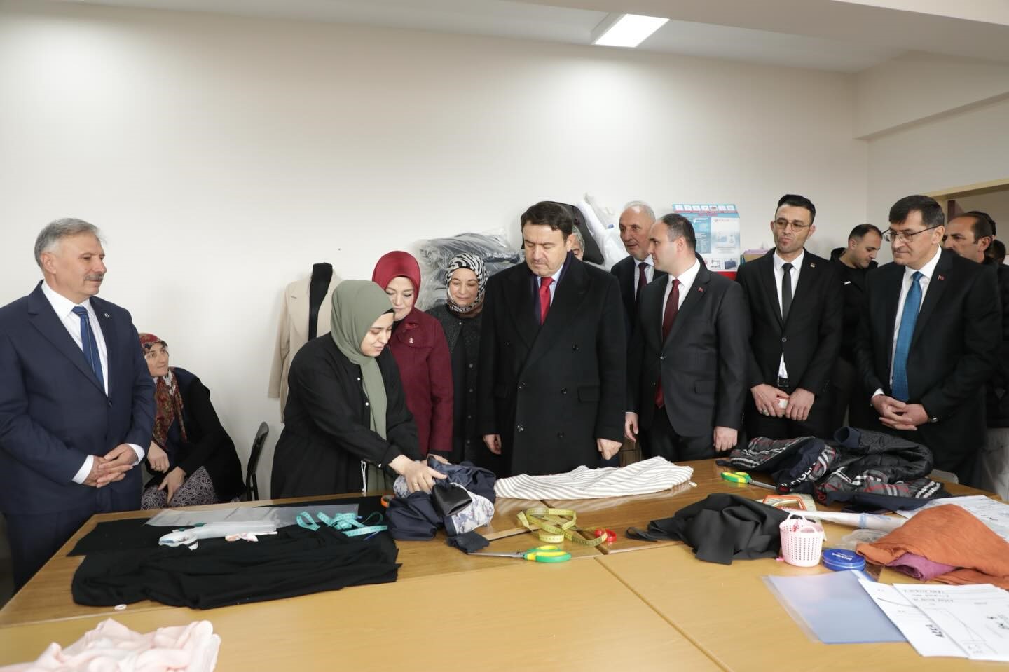 Vali Musa Işın, Aslanapa Halk Eğitim Merkezi’nde kursiyerlerle buluştu