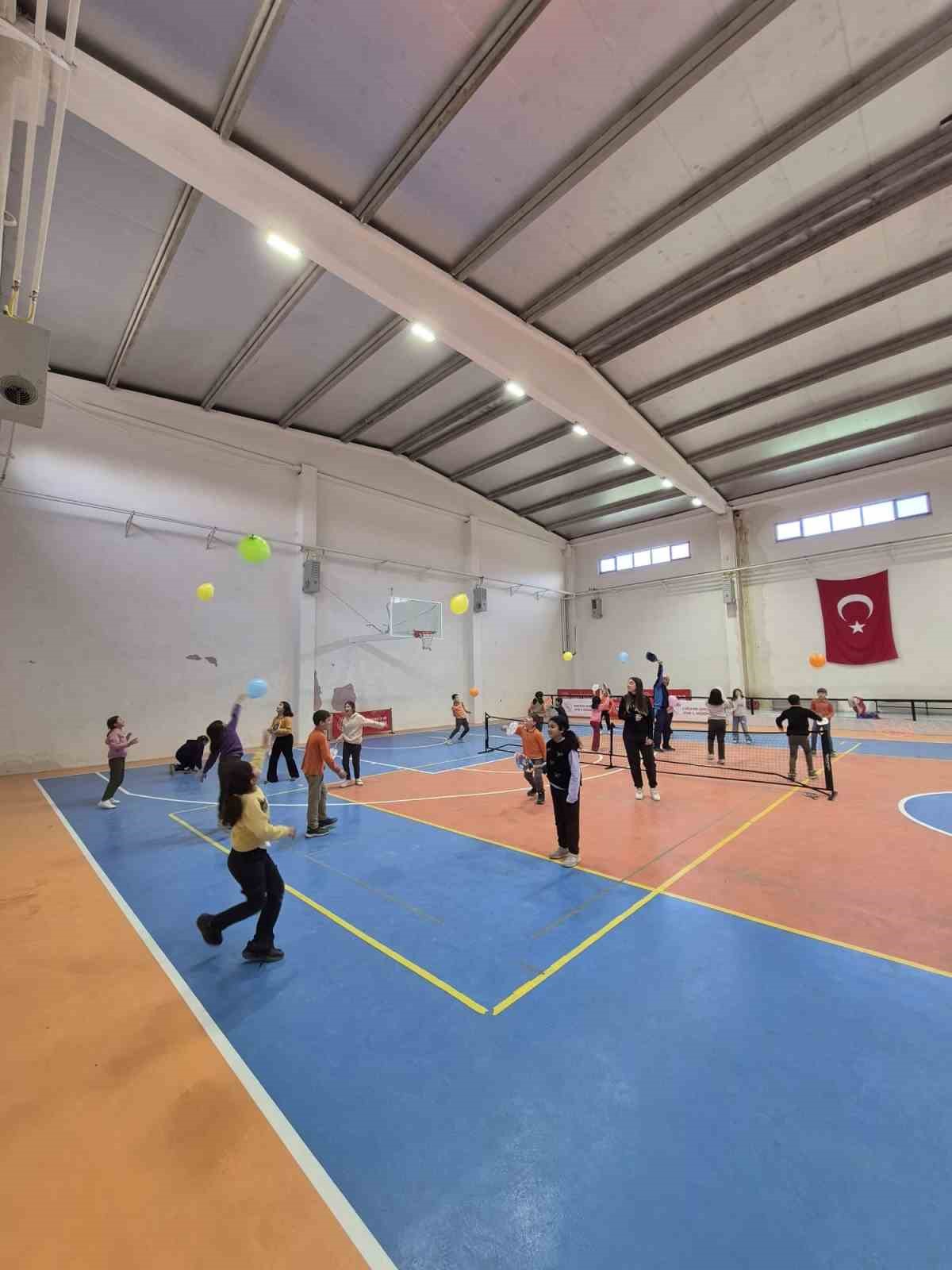 &Ouml;zel bireyler uzmanlar eşliğinde dron u&ccedil;urmayı deneyimledi
