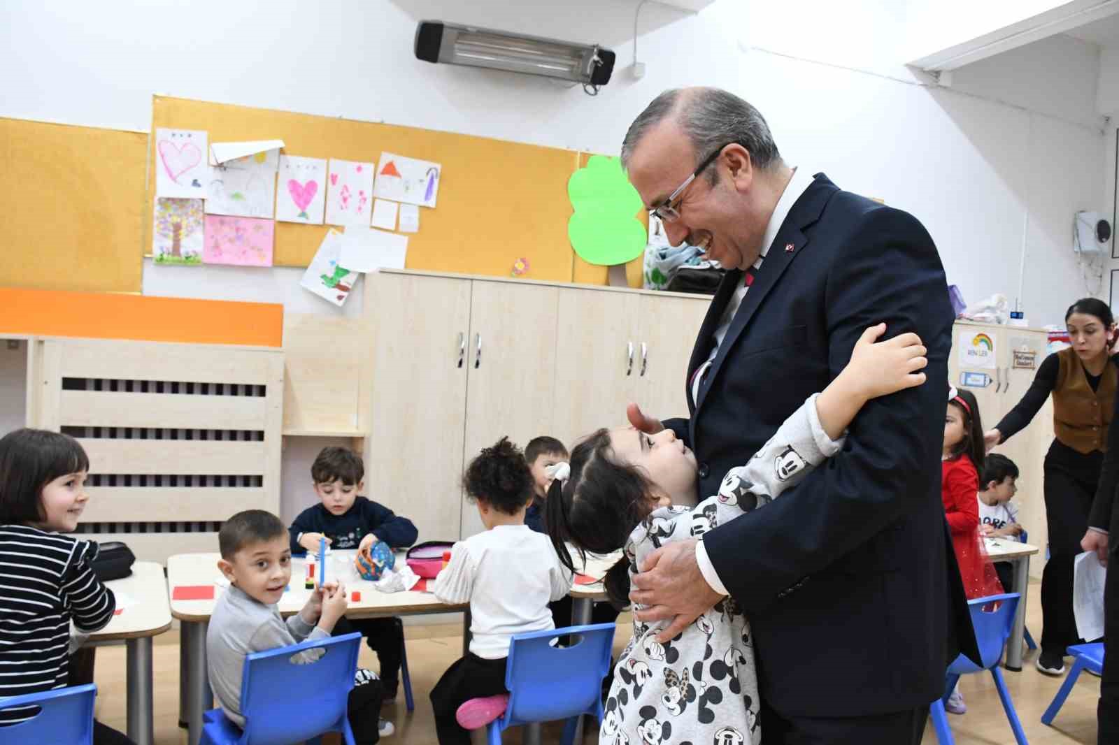 İl Milli Eğitim Müdürü Aydın, miniklere sunulan öğrenme ortamını yerinde inceledi