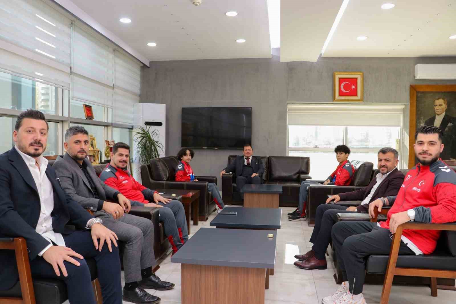 Şampiyon cimnastikçilerden Kabakcı’ya ziyaret