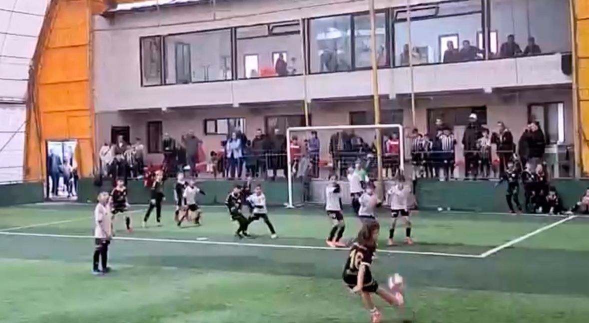 9 yaşındaki Defne’nin golleri beğeni topladı