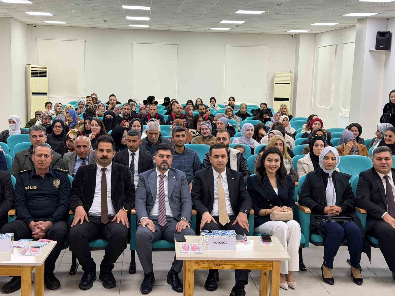 Midyat’ta &quot;koruyucu aile hizmet modeli&quot; bilgilendirme toplantısı düzenlendi