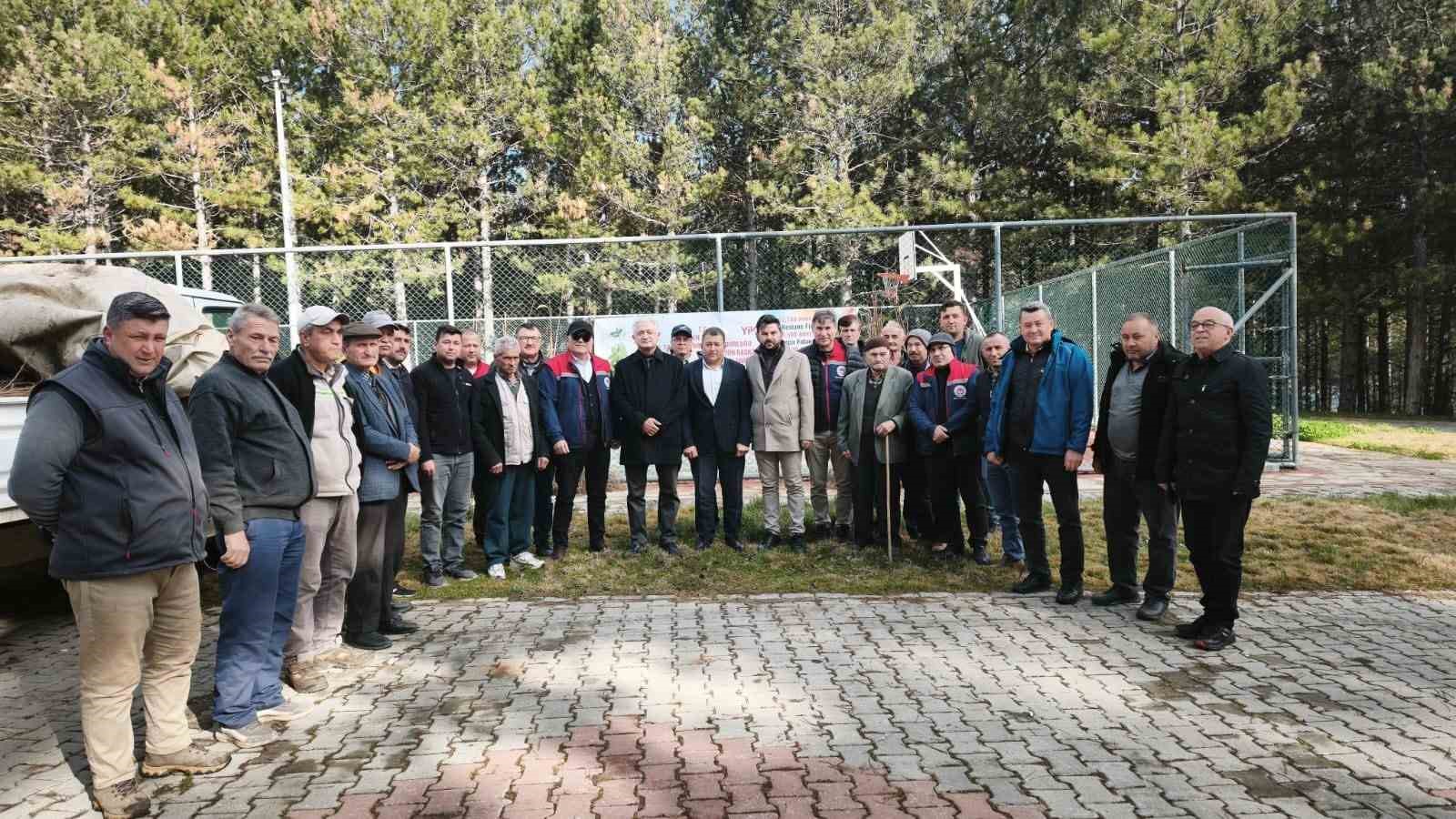 Kuyucak’ta 1200 adet kestane fidanı dağıtıldı