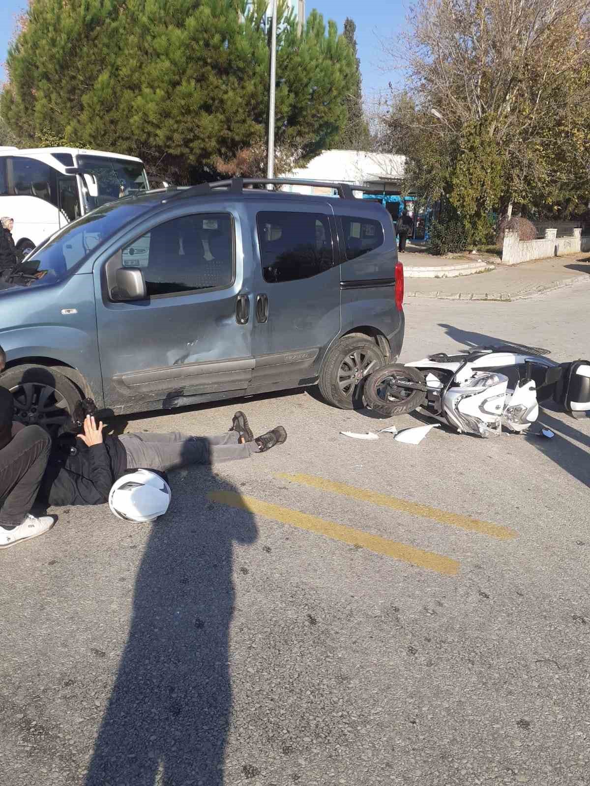 Ticari araç ile motosiklet çarpıştı: 1 yaralı

