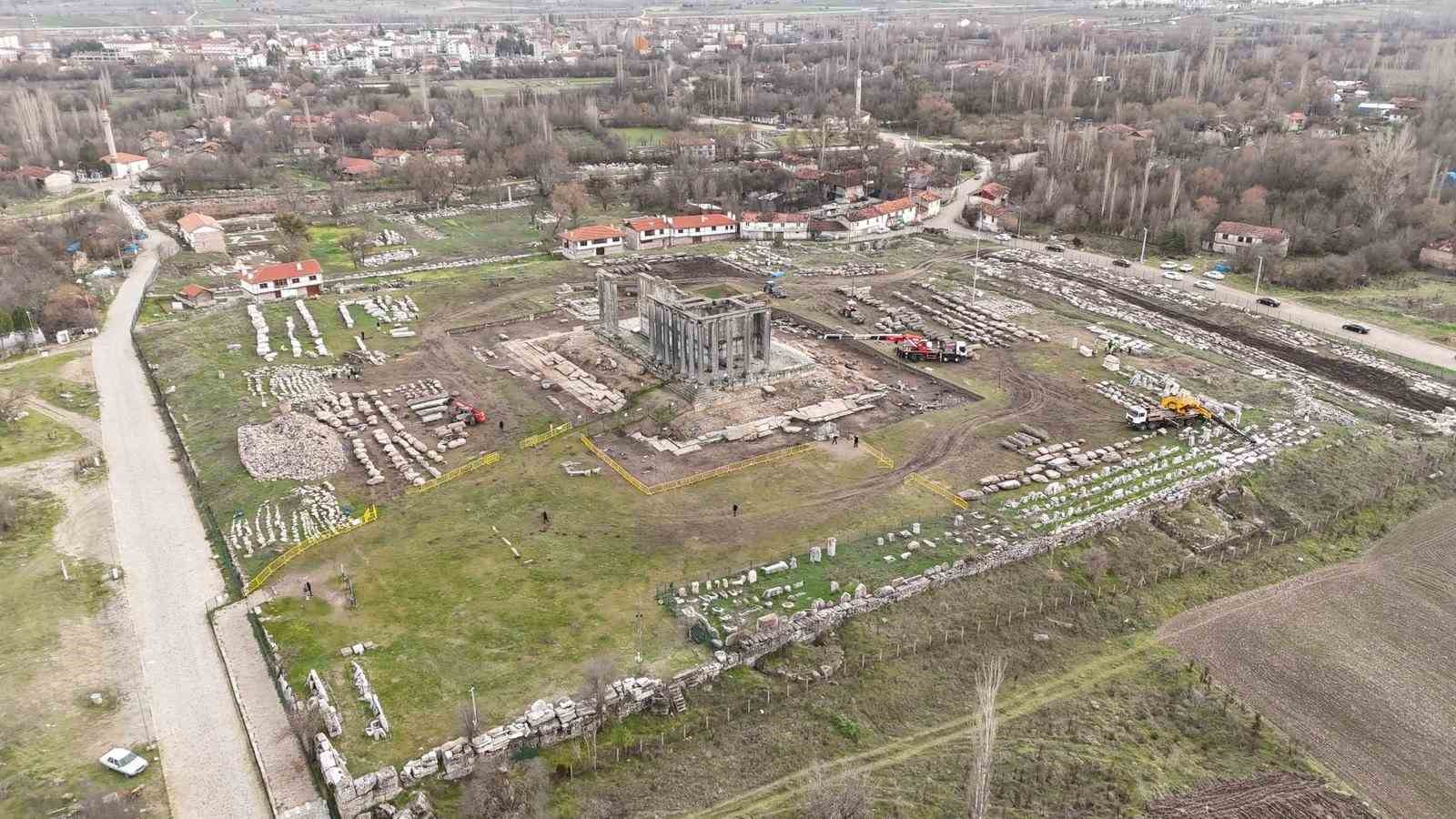 Çavdarhisar Aizanoi Antik Kenti’nde kazı ve restorasyon çalışmaları devam ediyor