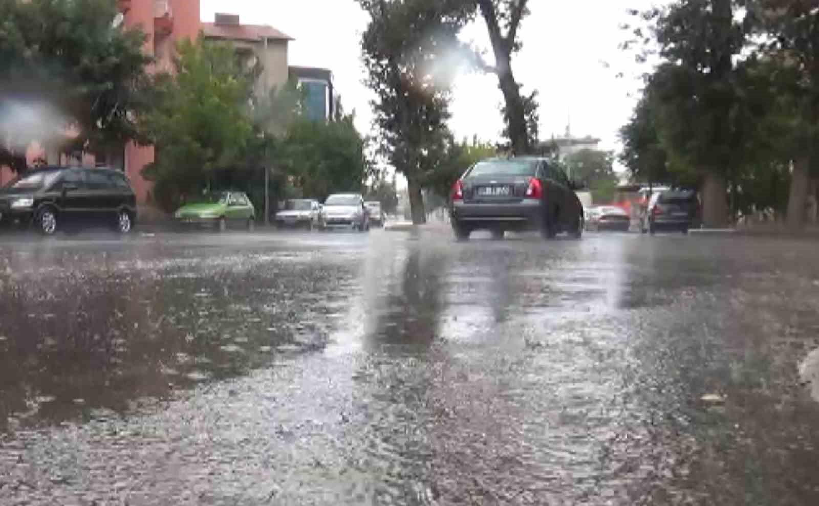 Aksaray’da yağmur etkili oluyor