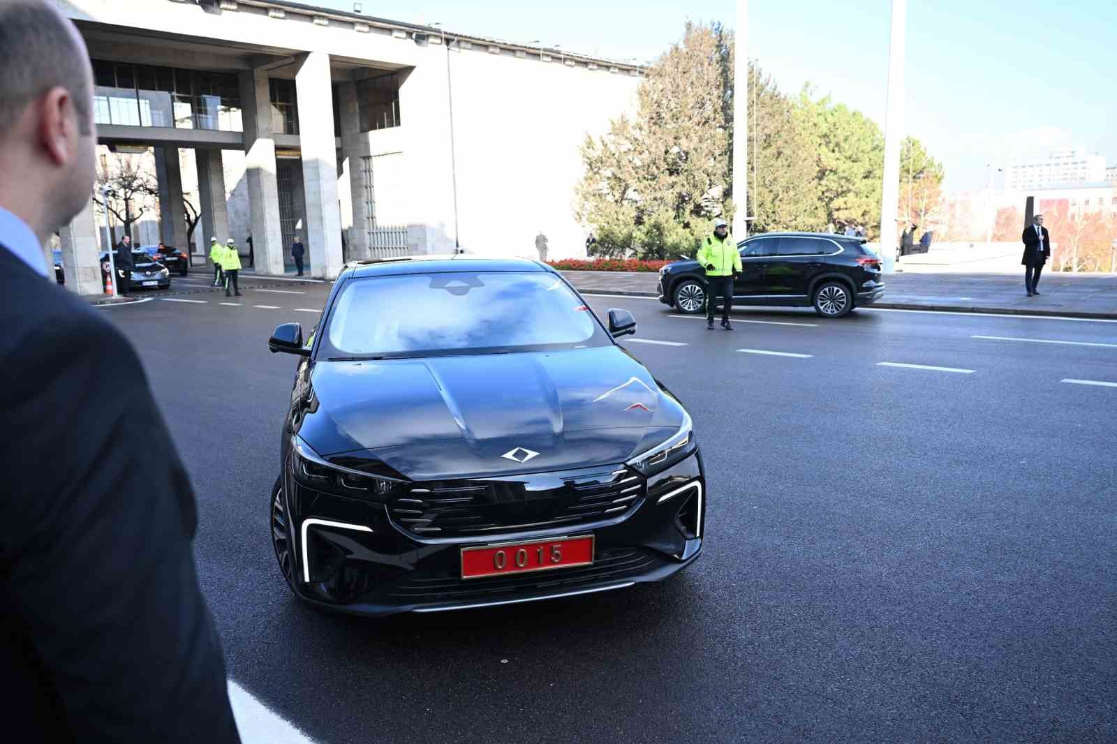 Bakan Kacır bütçe görüşmelerine Togg T10F ile geldi