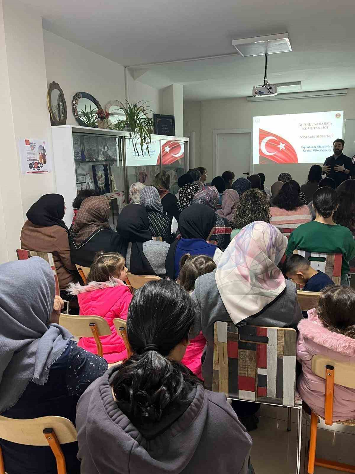 Muş’ta annelere uyuşturucuyla mücadele eğitimi