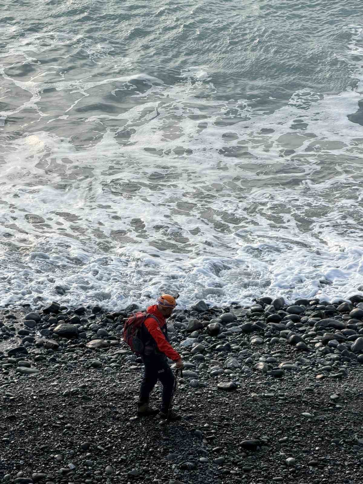 Kayıp balıkçı 9 gündür sahilde ve denizde aranıyor
