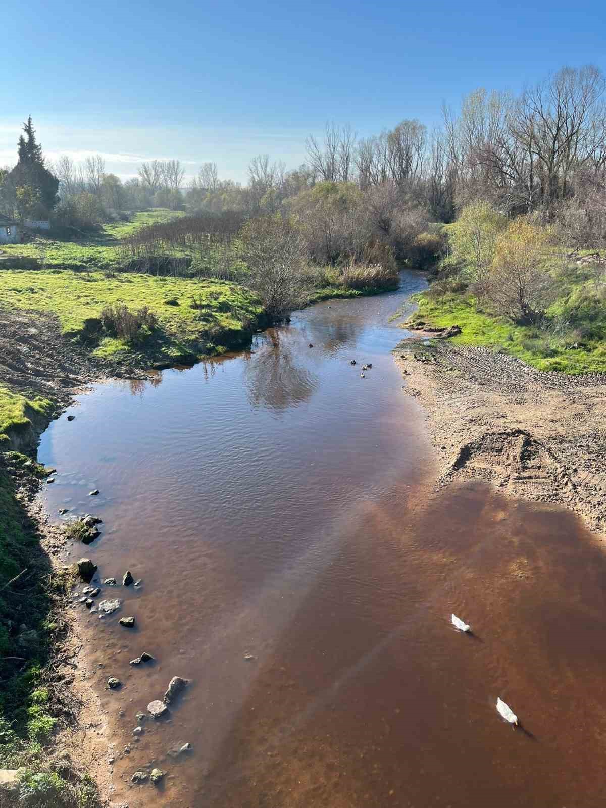 Babaeski’de Şeytan deresinin rengi kahverengiye döndü
