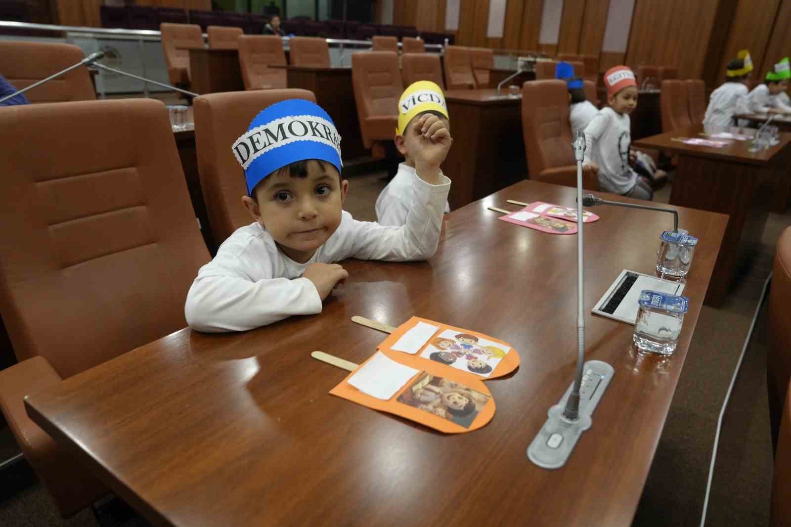 Kartal’da kreş öğrencilerinden örnek demokrasi davranışı