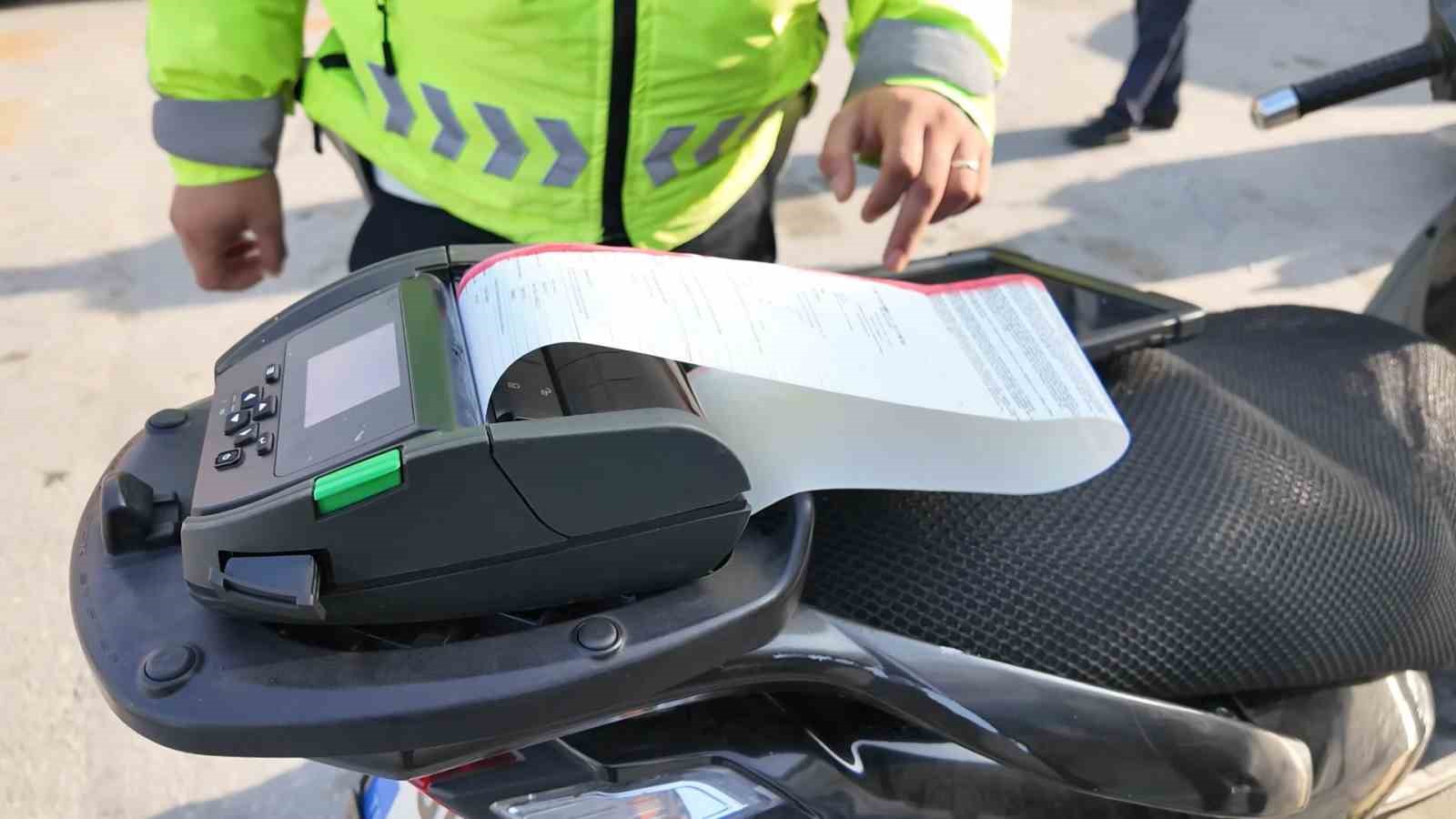 Kuşadası’nda yaya geçidi denetiminde 81 sürücüye ceza