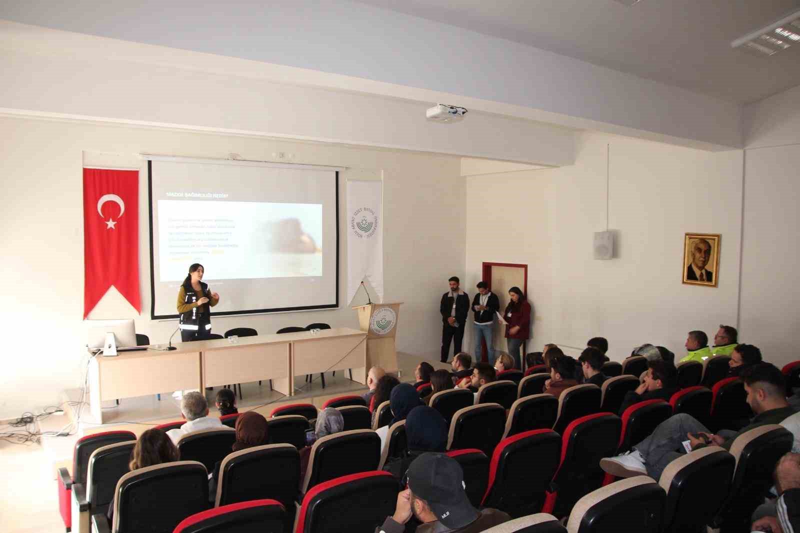 Gerede’de polis ekipleri vatandaşları ve öğrencileri bilgilendirdi