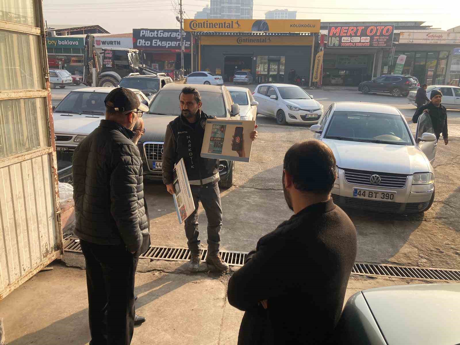 Malatya’da polisten uyuşturucuya karşı bilgilendirme çalışmaları