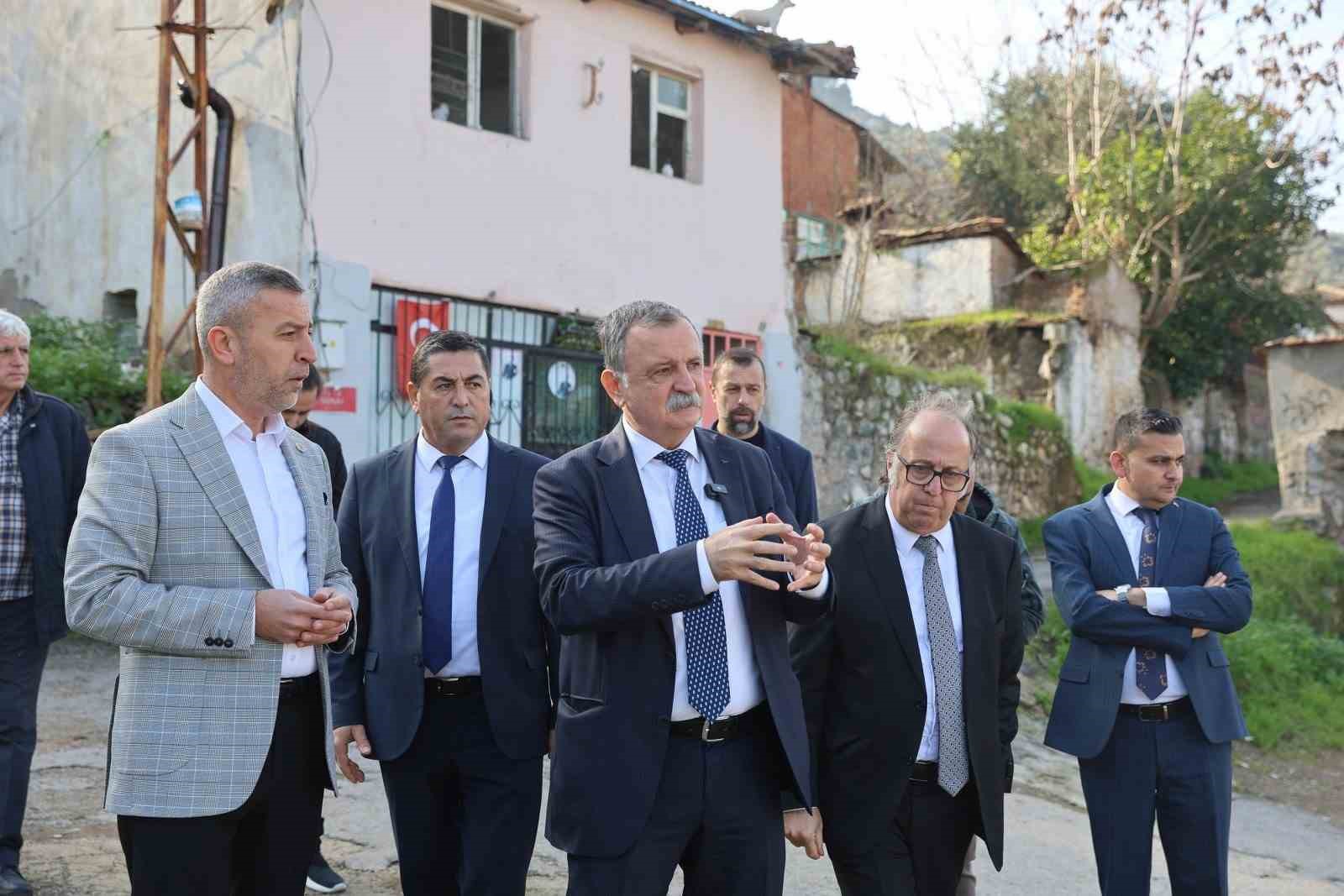 Başkan Balaban Mutlu Mahallesinde incelemelerde bulundu