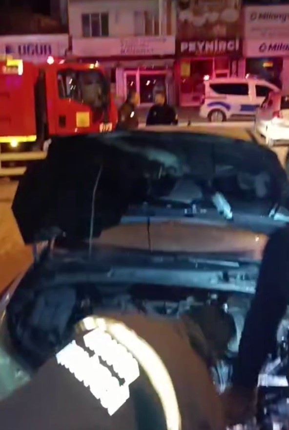 Konya’da park halindeki otomobilde yangın