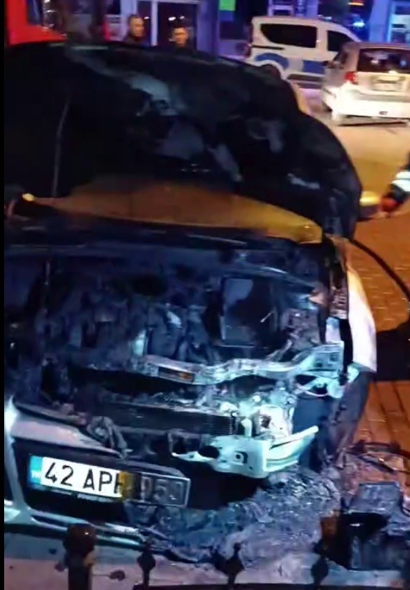 Konya’da park halindeki otomobilde yangın