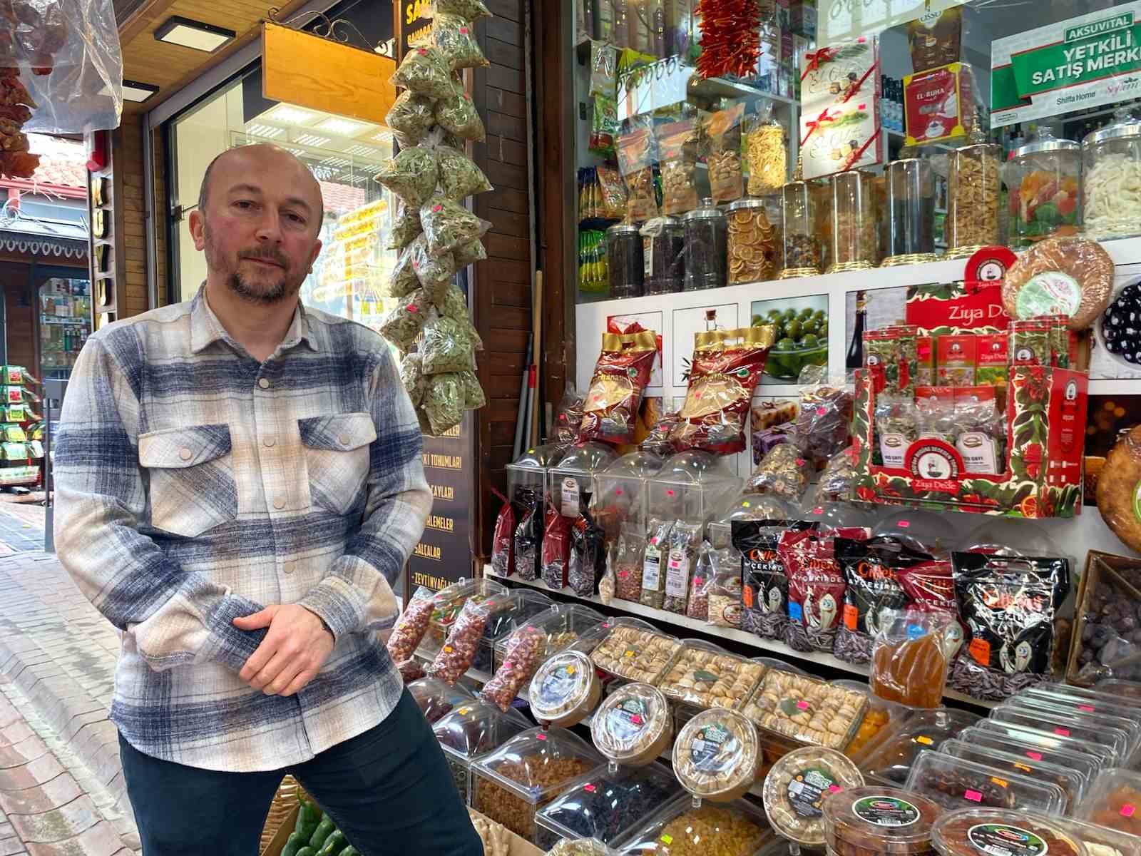 Hava sıcaklıkları 10 derece birden d&uuml;şt&uuml;, aktarlarda zencefil yok satıyor
