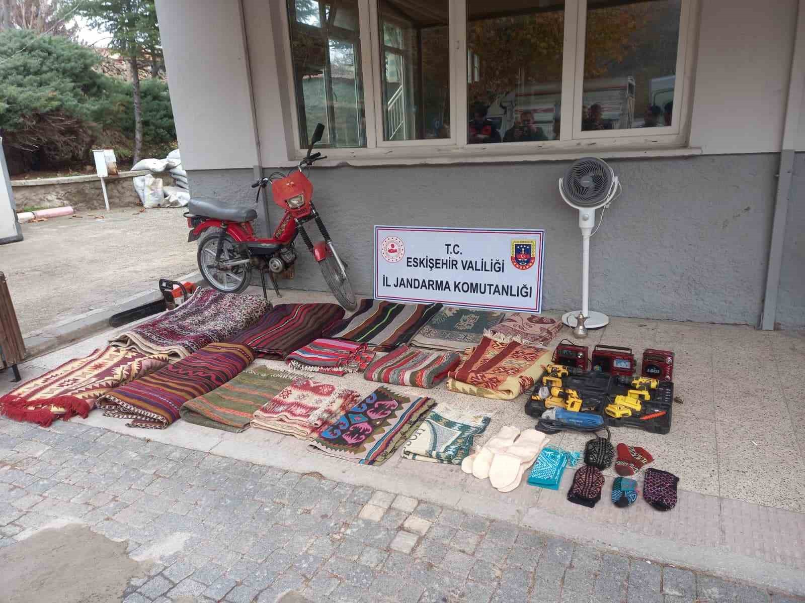 ‘Mezarcıyız’ deyip 20 evi soyan 2 şüpheli yakalandı