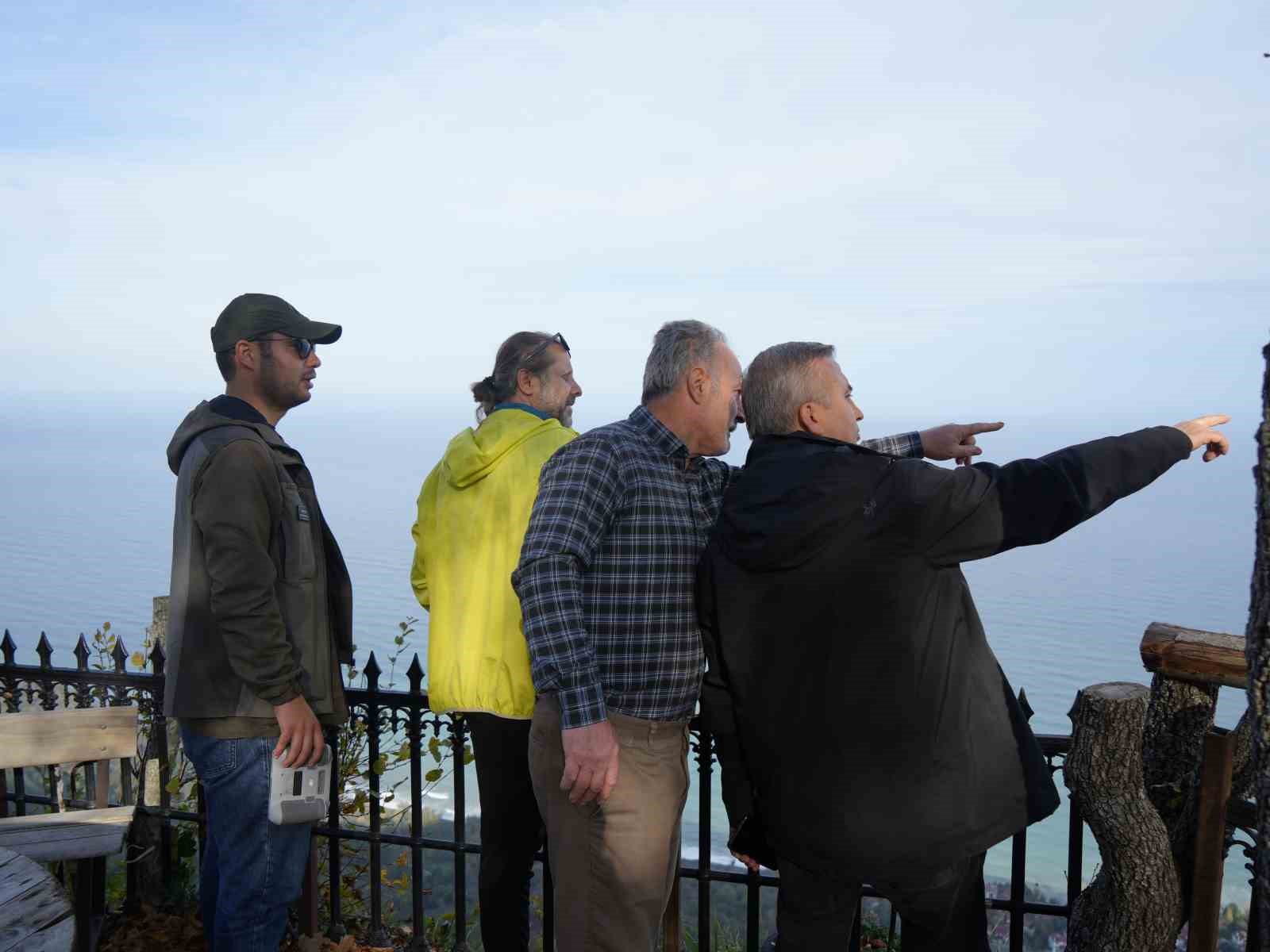 Köylülerin yaptığı teras manzarasıyla ziyaretçileri mest ediyor